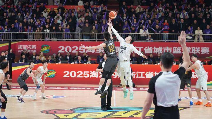 开云体育下载-“浙A德比”首轮熟人局,杭州队战胜富阳队